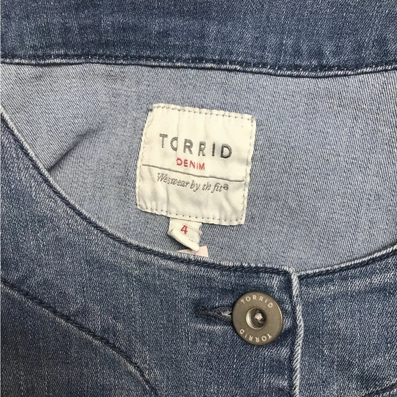 Torrid Cropped Jean Jacket - Size 4 (26) - Picture 3 of 3